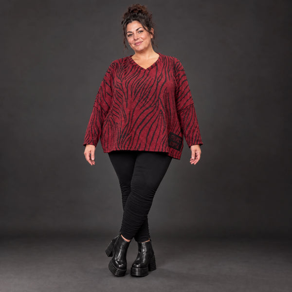 Kuscheliger Strickpullover aus Italien in Rot/Schwarz mit V-Ausschnitt und kastiger Form