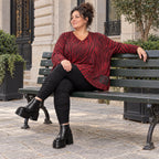 Kuscheliger Strickpullover aus Italien in Rot/Schwarz mit V-Ausschnitt und kastiger Form