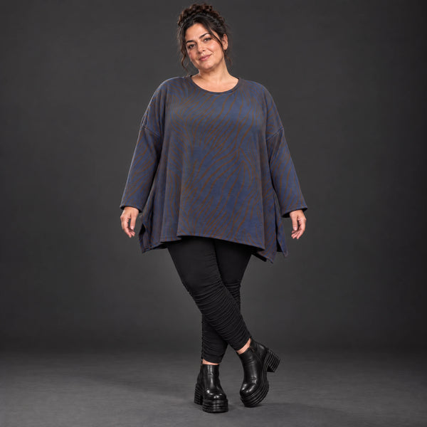 Langarmshirt aus flauschigem Feinstrick in Blau/Braun mit A-Linie und Seitenschlitzen