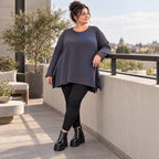 Langarmshirt aus flauschigem Feinstrick in Blau/Braun mit A-Linie und Seitenschlitzen