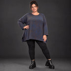 Langarmshirt aus flauschigem Feinstrick in Blau/Braun mit A-Linie und Seitenschlitzen