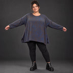 Langarmshirt aus flauschigem Feinstrick in Blau/Braun mit A-Linie und Seitenschlitzen