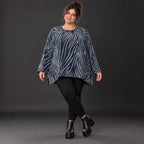 Langarmshirt aus weichem Feinstrick in Blau/Grau mit A-Linie und seitlichen Schlitzen