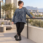 Langarmshirt aus weichem Feinstrick in Blau/Grau mit A-Linie und seitlichen Schlitzen
