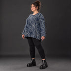 Langarmshirt aus weichem Feinstrick in Blau/Grau mit A-Linie und seitlichen Schlitzen