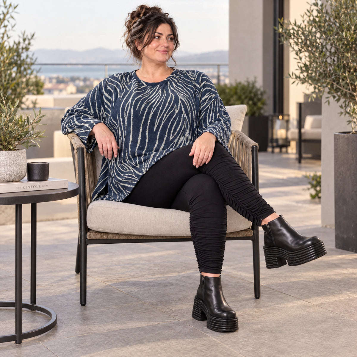 Langarmshirt aus weichem Feinstrick in Blau/Grau mit A-Linie und seitlichen Schlitzen