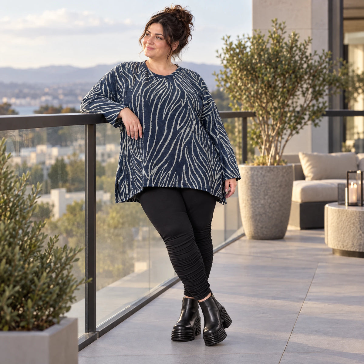 Langarmshirt aus weichem Feinstrick in Blau/Grau mit A-Linie und seitlichen Schlitzen