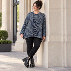 Langarmshirt aus weichem Feinstrick in Blau/Grau mit A-Linie und seitlichen Schlitzen
