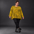 Flauschiges Strickshirt in Gelb/Schwarz mit Zebramuster in lockerer A-Linie und Schlitzen