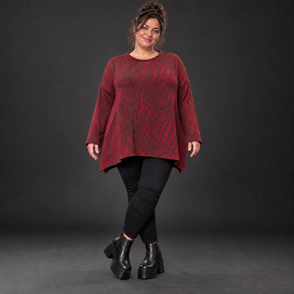 Flauschiges Feinstrickshirt in Rot/Braun mit Rundhalsausschnitt und fließender A-Linie