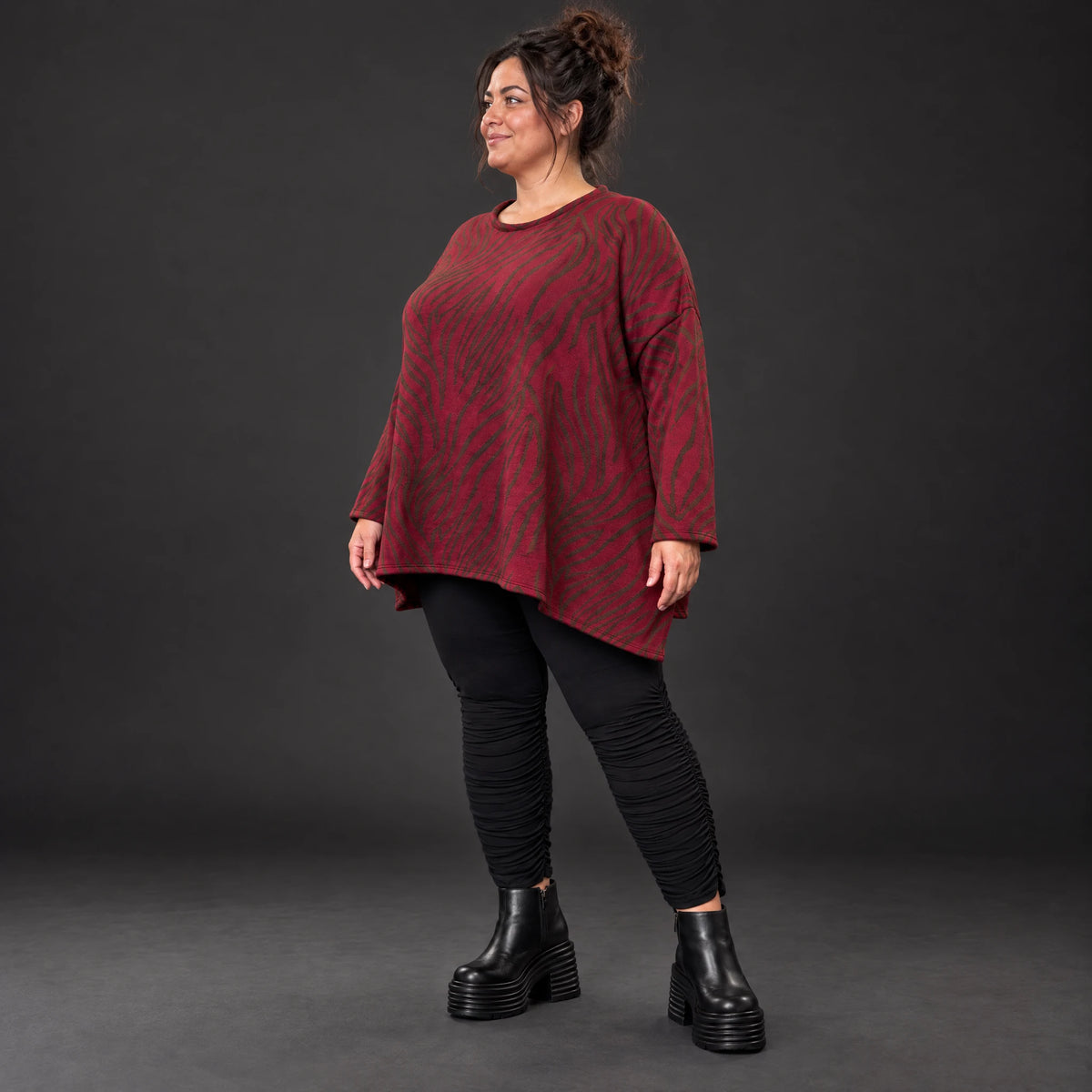 Flauschiges Feinstrickshirt in Rot/Braun mit Rundhalsausschnitt und fließender A-Linie