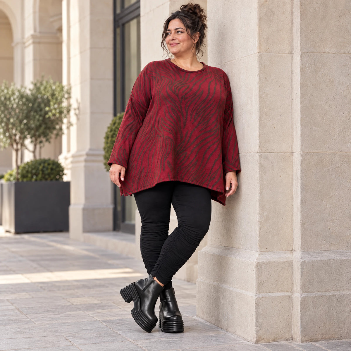Flauschiges Feinstrickshirt in Rot/Braun mit Rundhalsausschnitt und fließender A-Linie