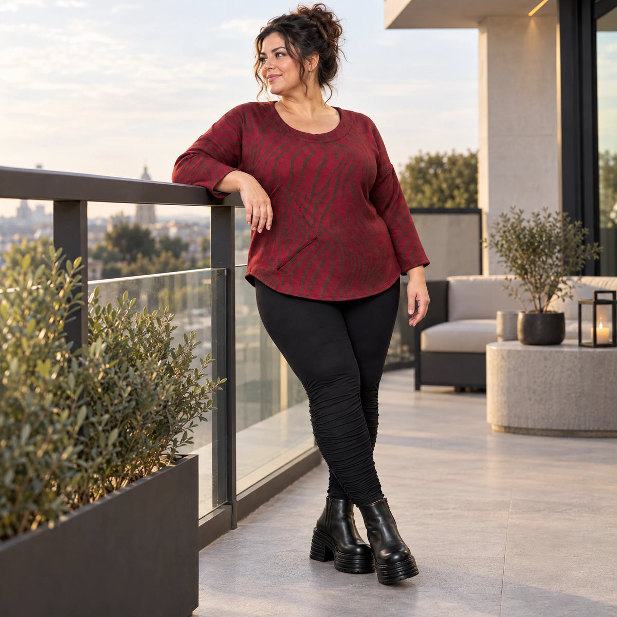 Warmes Langarmshirt aus Feinstrick mit Flauschgarn in Rot/Braun mit gerundeter Schnittform