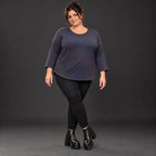 Weiches Langarmshirt in Blau/Braun aus Feinstrick mit Flauschgarn und Rundhalsausschnitt