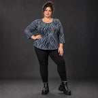 Langarmshirt aus flauschigem Feinstrick in Blau/Grau mit lockerer gerundeter Schnittform