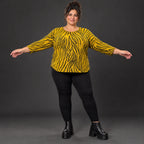 Flauschiges Strickoberteil Gelb/Schwarz mit Rundhalsausschnitt und aufgesetzten Taschen