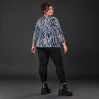 Langarmshirt aus Feinstrick mit Flauschgarn in Marineblau/Weiß mit Rundhals und Taschen