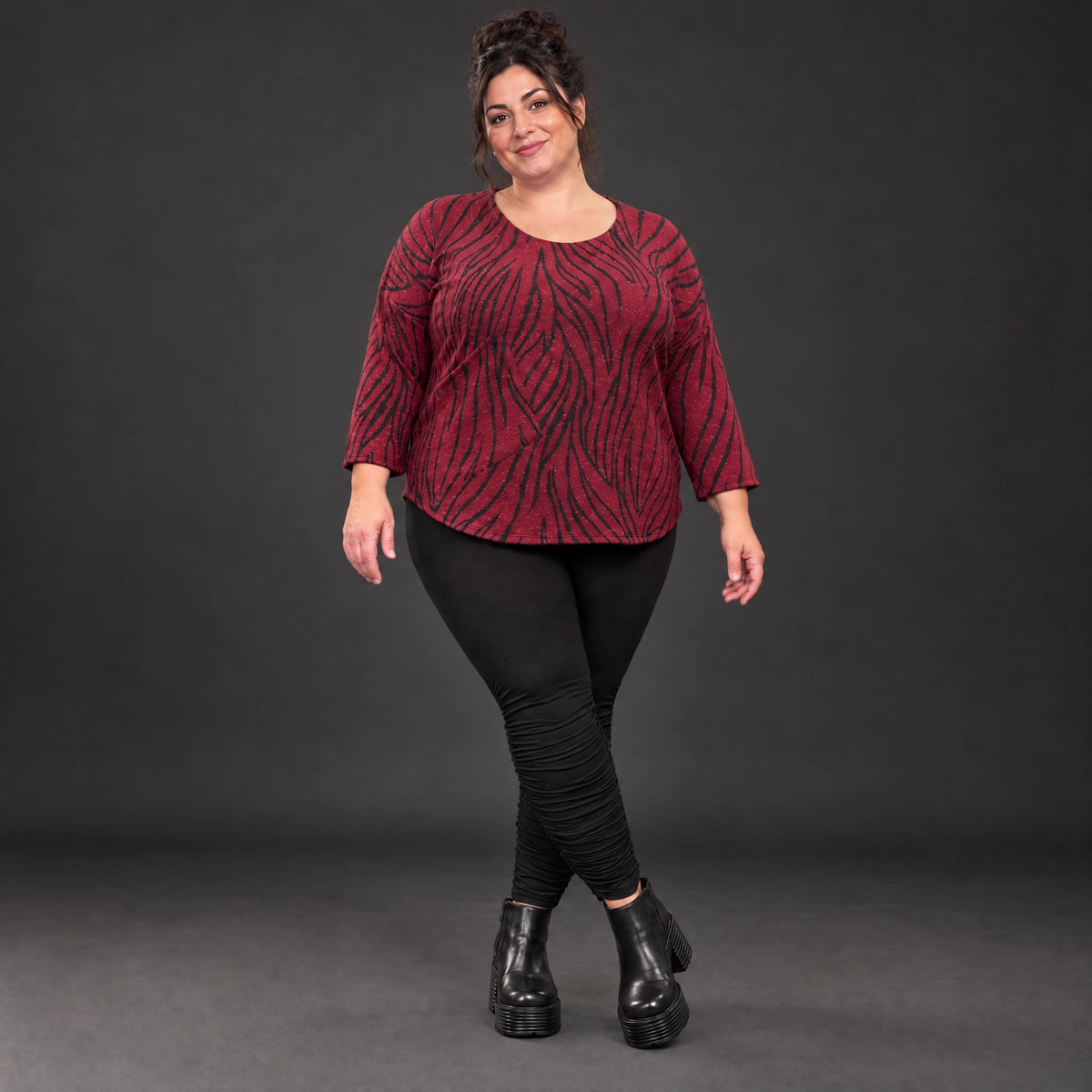 Langarmshirt aus kuscheligem Feinstrick mit Rundhalsausschnitt im Zebralook Rot/Schwarz