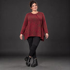 Flauschiges Feinstrickshirt aus Italien in Rot/Braun gemustert mit Rundhals und A-Linie