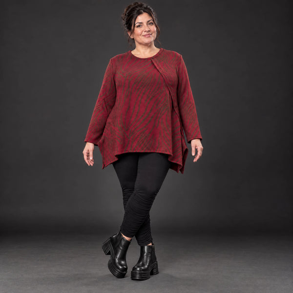 Flauschiges Feinstrickshirt aus Italien in Rot/Braun gemustert mit Rundhals und A-Linie