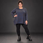 Kuscheliges Langarmshirt aus flauschigem Feinstrick in Blau/Braun mit fallender A-Linie