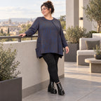 Kuscheliges Langarmshirt aus flauschigem Feinstrick in Blau/Braun mit fallender A-Linie
