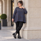 Kuscheliges Langarmshirt aus flauschigem Feinstrick in Blau/Braun mit fallender A-Linie