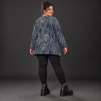 Italienisches Feinstrickshirt in Blau/Grau mit flauschigem Garn und schmeichelnder A-Linie