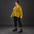 Kuscheliges Langarmshirt aus flauschigem Feinstrick in A-Linie mit Gelb/Schwarz Muster