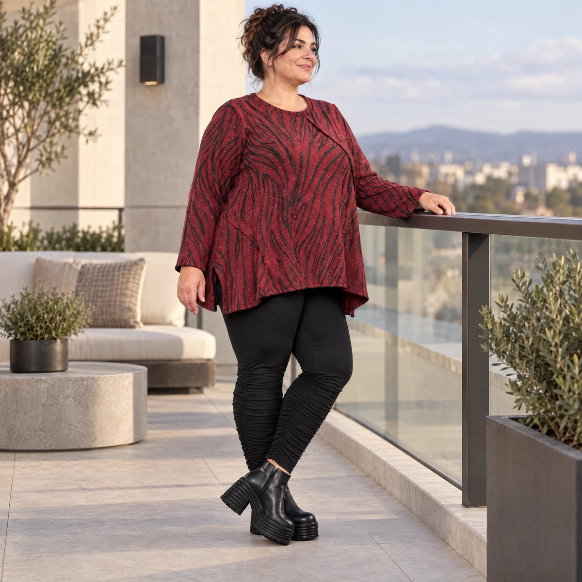 Flauschiges Strickoberteil in Rot/Schwarz mit ausgestellter A-Linie aus weichem Feinstrick