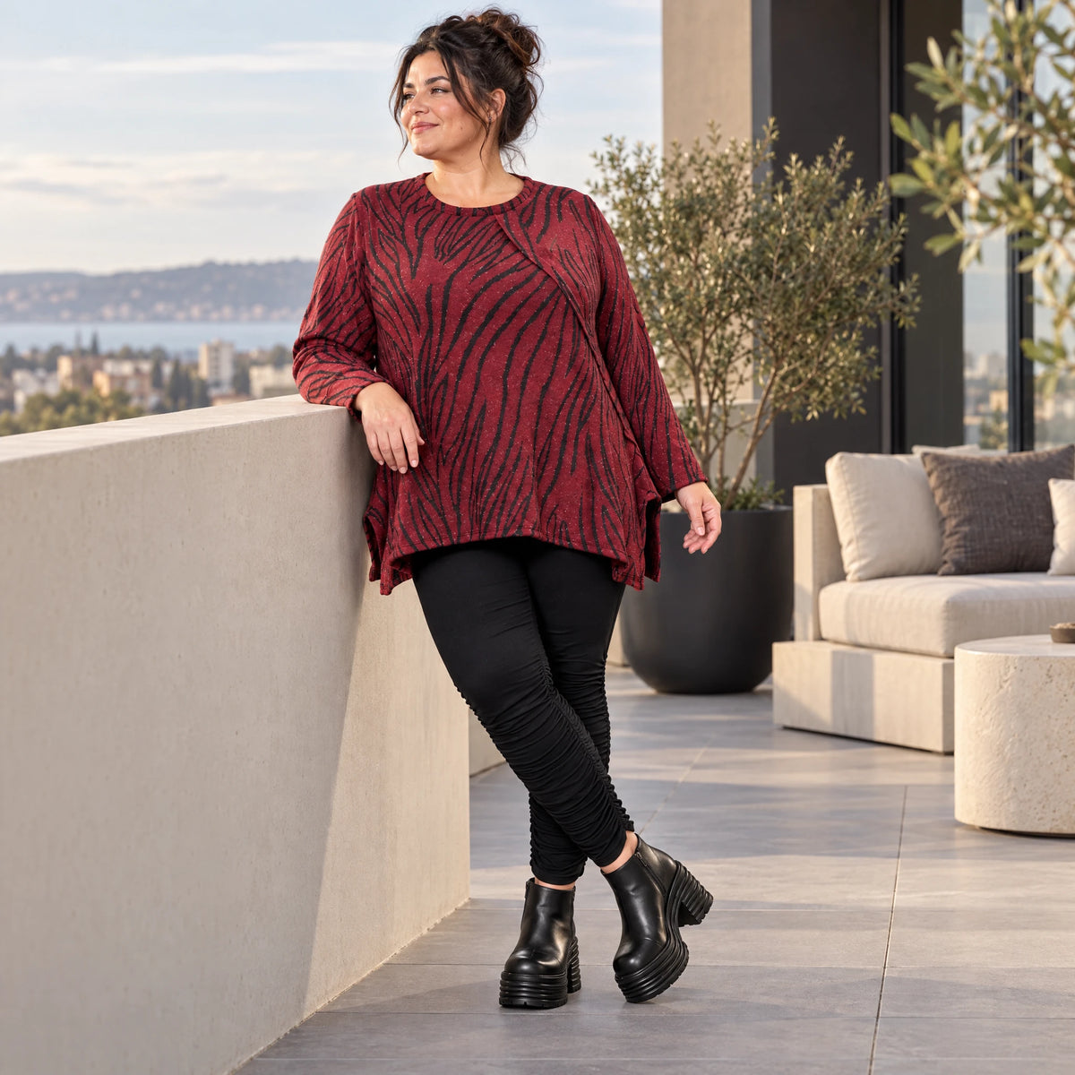 Flauschiges Strickoberteil in Rot/Schwarz mit ausgestellter A-Linie aus weichem Feinstrick