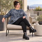 Flauschiges Langarmshirt aus Feinstrick in Blau/Grau mit asymmetrischem Zipfelsaum