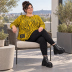 Feinstrickshirt in Gelb/Schwarz mit asymmetrischem Zipfelsaum und flauschigem Garn