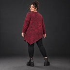 Feinstrickshirt in Rot/Schwarz mit asymmetrischem Zipfelsaum aus weichem Flauschgarn