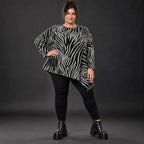 Flauschiges Feinstrickshirt mit Zebramuster in Schwarz/Weiß und asymmetrischem Zipfelsaum