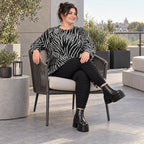 Flauschiges Feinstrickshirt mit Zebramuster in Schwarz/Weiß und asymmetrischem Zipfelsaum