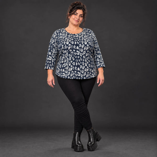 Feinstrickshirt in Marineblau/Grau mit Rundhalsausschnitt und aufgesetzten Taschen