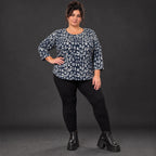 Feinstrickshirt in Marineblau/Grau mit Rundhalsausschnitt und aufgesetzten Taschen