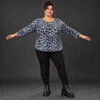 Feinstrickshirt in Marineblau/Grau mit Rundhalsausschnitt und aufgesetzten Taschen