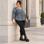 Feinstrickshirt in Marineblau/Grau mit Rundhalsausschnitt und aufgesetzten Taschen