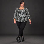 Italienisches Langarmshirt aus flauschigem Feinstrick in Schwarz/Weiß mit Rundhals