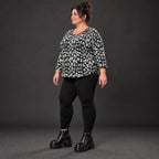 Italienisches Langarmshirt aus flauschigem Feinstrick in Schwarz/Weiß mit Rundhals