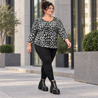 Italienisches Langarmshirt aus flauschigem Feinstrick in Schwarz/Weiß mit Rundhals
