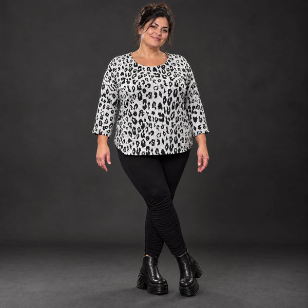 Flauschiges Strickshirt aus Italien in Weiß/Schwarz mit weichem Flauschgarn für den Winter