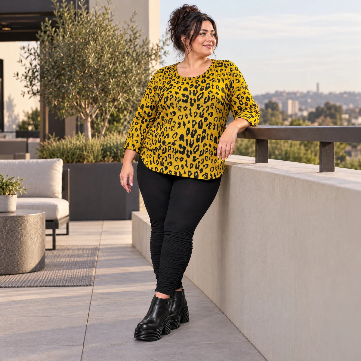 Flauschiges Feinstrickshirt in Gelb/Schwarz mit aufgesetzten Taschen für kalte Wintertage