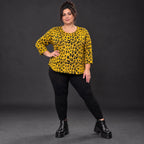 Flauschiges Feinstrickshirt in Gelb/Schwarz mit aufgesetzten Taschen für kalte Wintertage