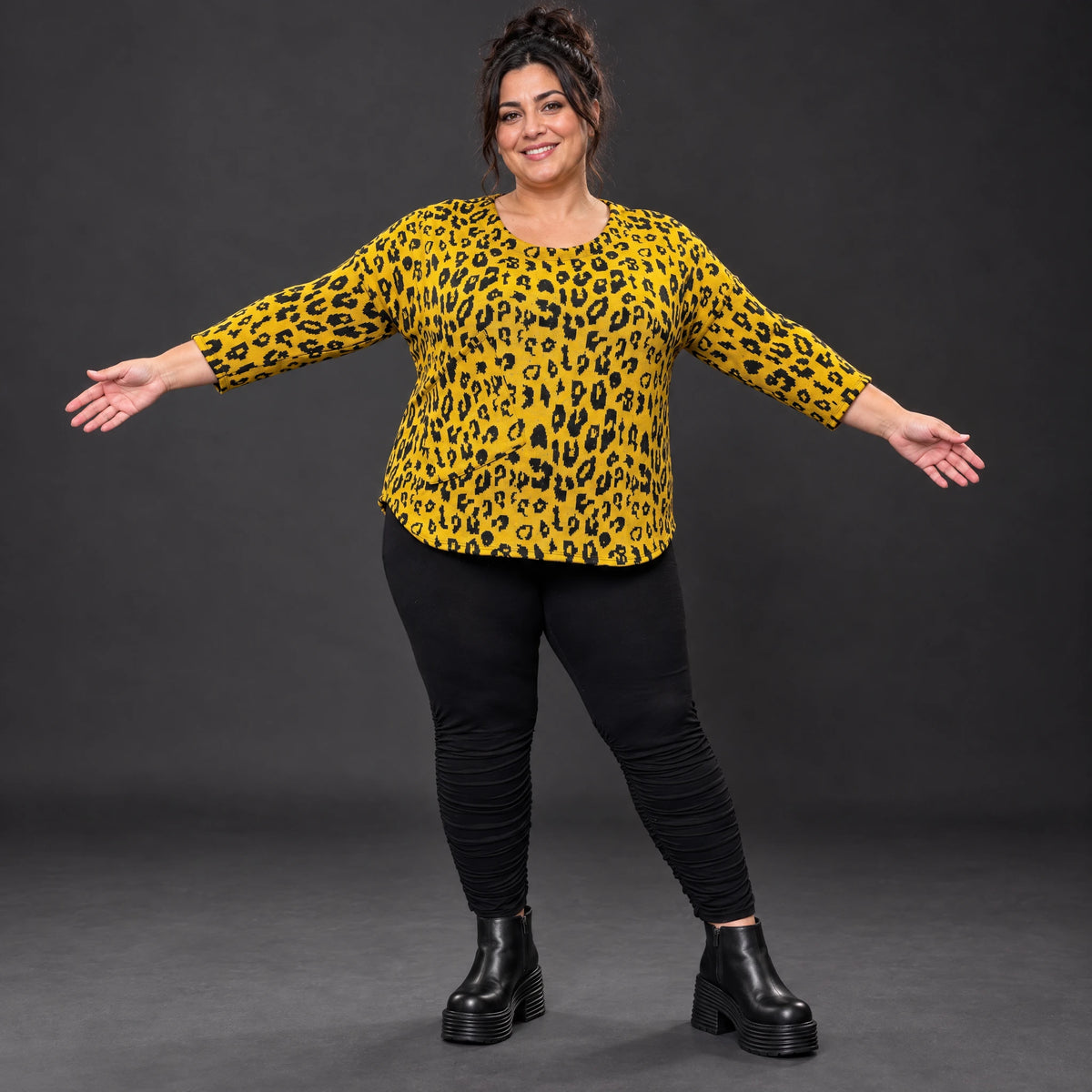 Flauschiges Feinstrickshirt in Gelb/Schwarz mit aufgesetzten Taschen für kalte Wintertage