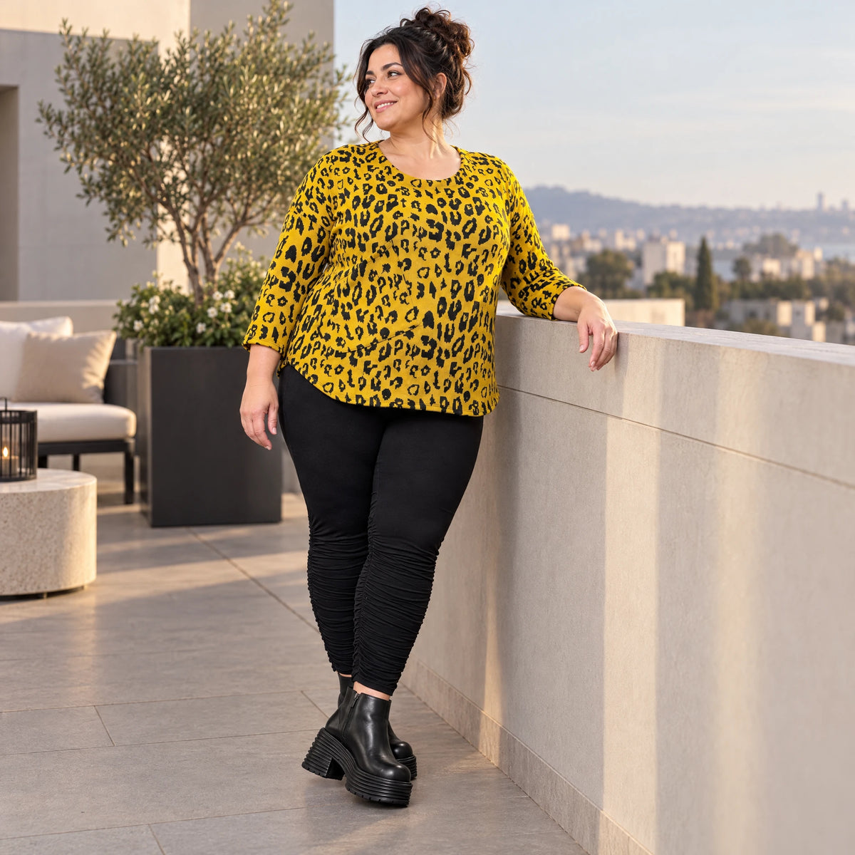 Flauschiges Feinstrickshirt in Gelb/Schwarz mit aufgesetzten Taschen für kalte Wintertage