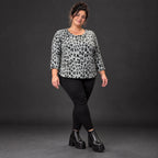 Flauschiges Langarmshirt in Grau/Schwarz meliert mit aufgesetzten Taschen aus Italien