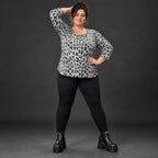 Flauschiges Langarmshirt in Grau/Schwarz meliert mit aufgesetzten Taschen aus Italien